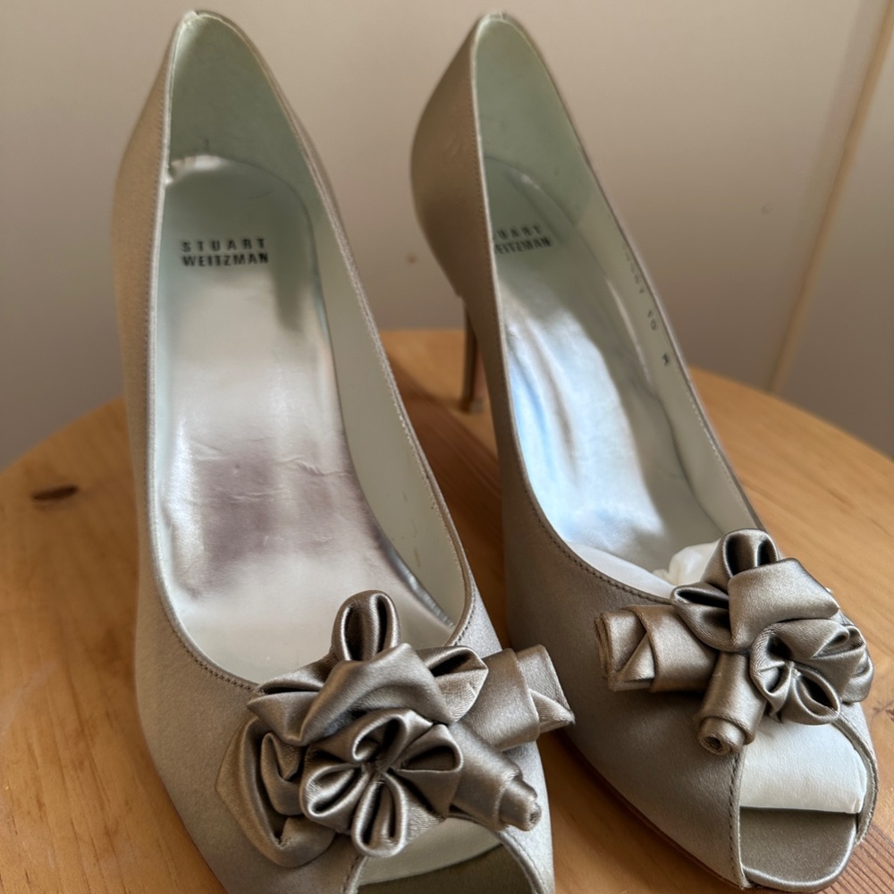 NIB Stuart Weitzman Tan Satin Roses Open Toe US 1… - image 2